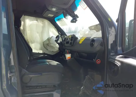 2019 Mercedes-Benz Sprinter 2500 High Roof V6/Standard Roof V6 z USA, uszkodzony, nr VIN WD4PF0CDXKP103244